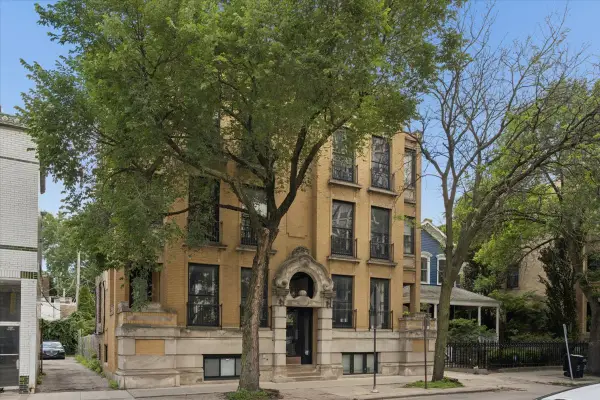 445 W Fullerton Parkway #2E, Chicago, IL 60614