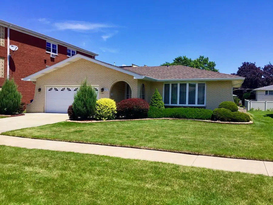 9525 S Kolin Avenue, Oak Lawn, IL 60453 - #2