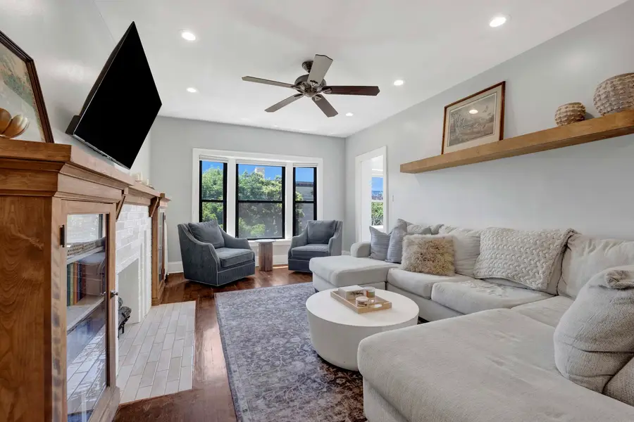 916 W Waveland Avenue #3, Chicago, IL 60613 - #2