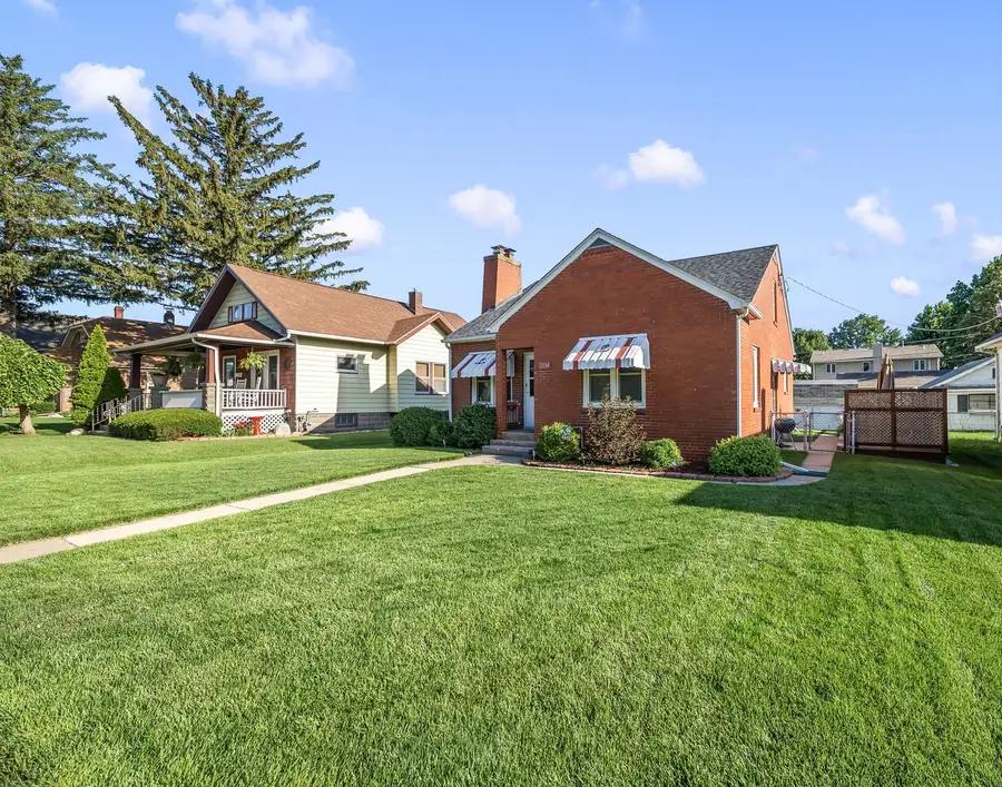 2134 W Locust Street, Davenport, IA 52804 - #2