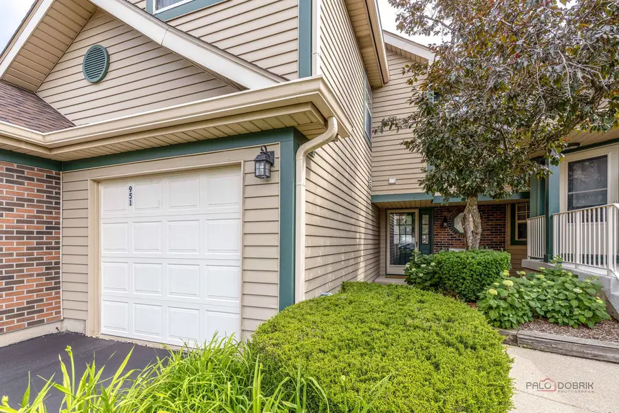 951 Ridgefield Lane, Wheeling, IL 60090 - #2