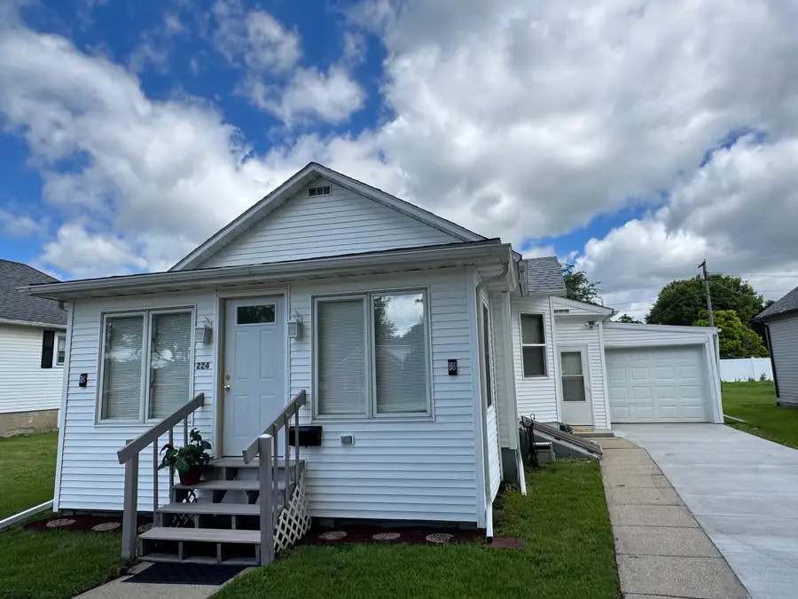 224 W 2nd Place, Spring Valley, IL 61362 - #2