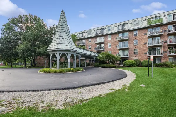 5125 Blodgett Avenue #218T, Downers Grove, IL 60515