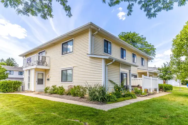 325 Bayview Point, Schaumburg, IL 60194