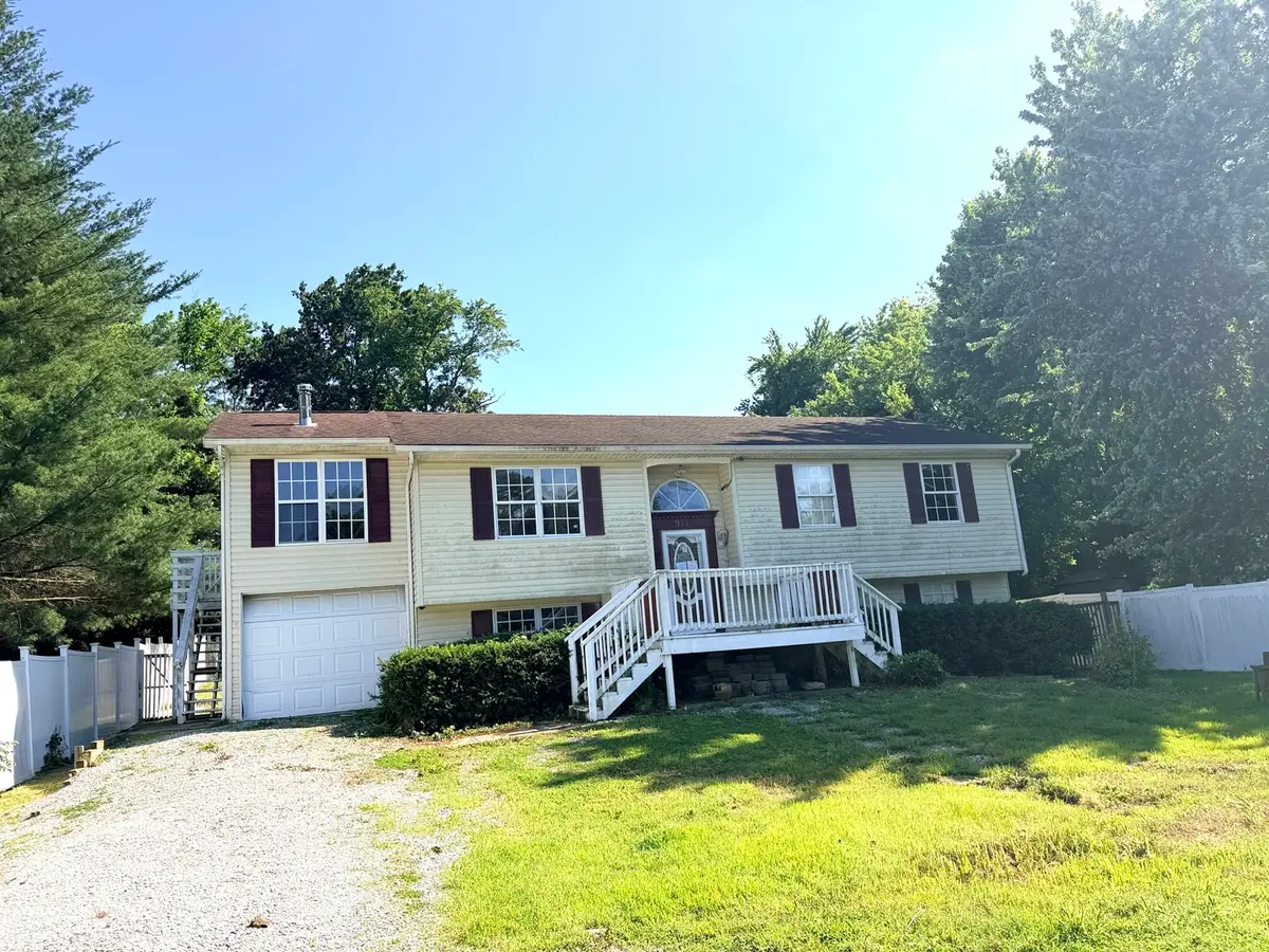 912 Glenn Avenue, Carterville, IL 62918 - #1