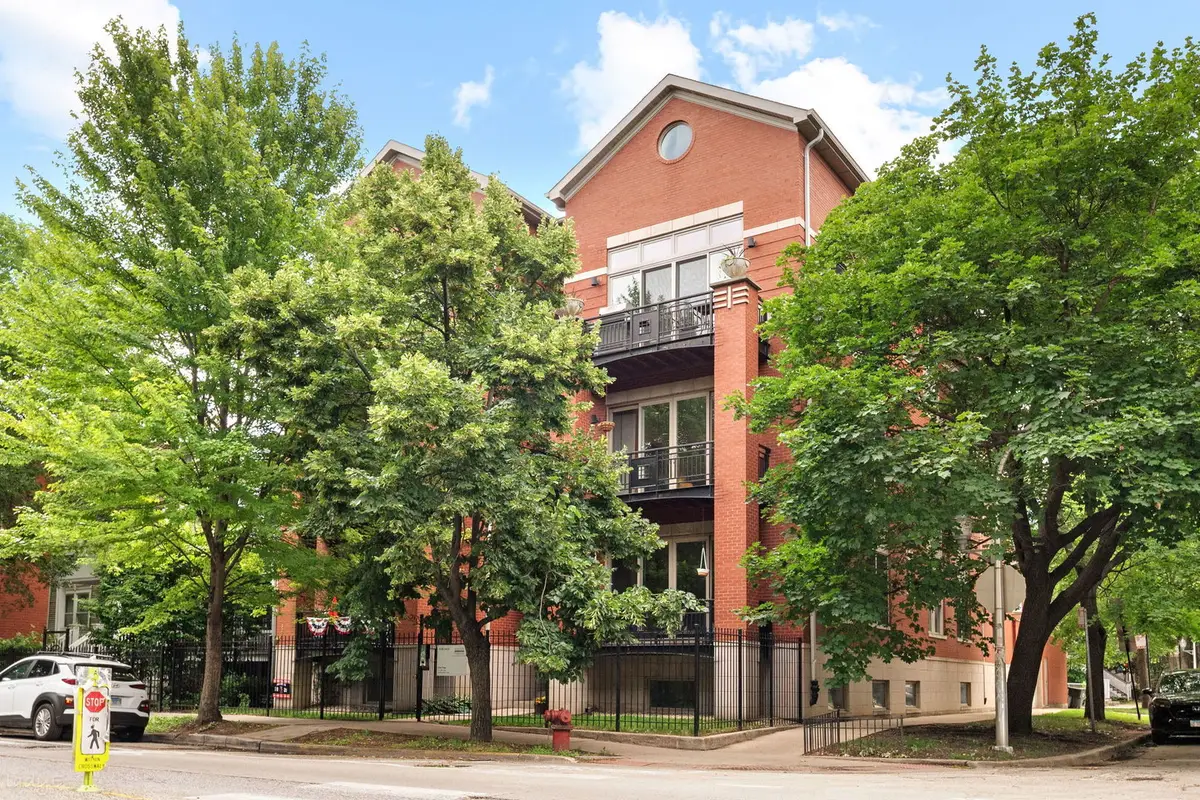 2323 W Montrose Avenue #2W, Chicago, IL 60618 - #1