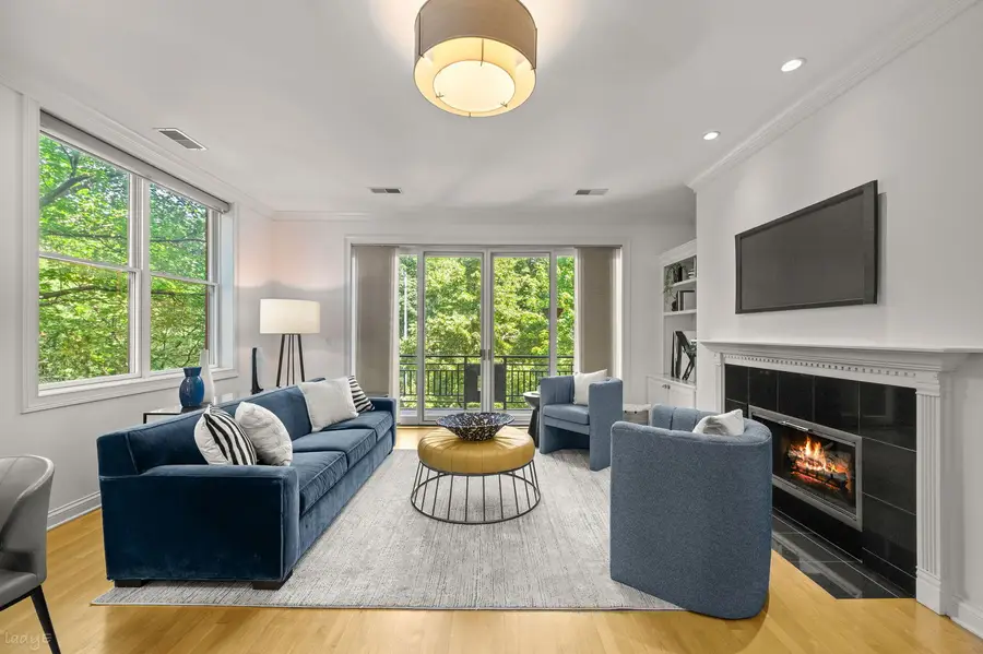 2323 W Montrose Avenue #2W, Chicago, IL 60618 - #3