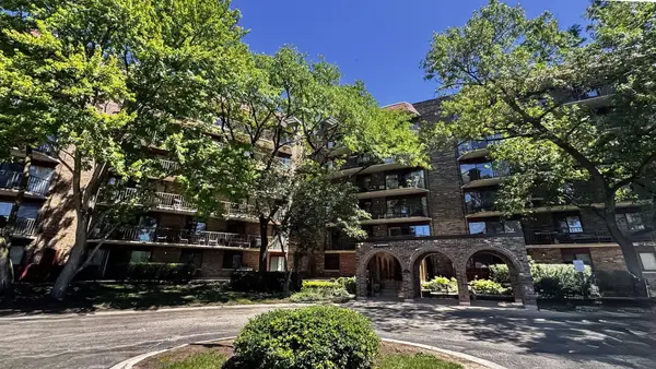 111 S Baybrook Drive #612, Palatine, IL 60074