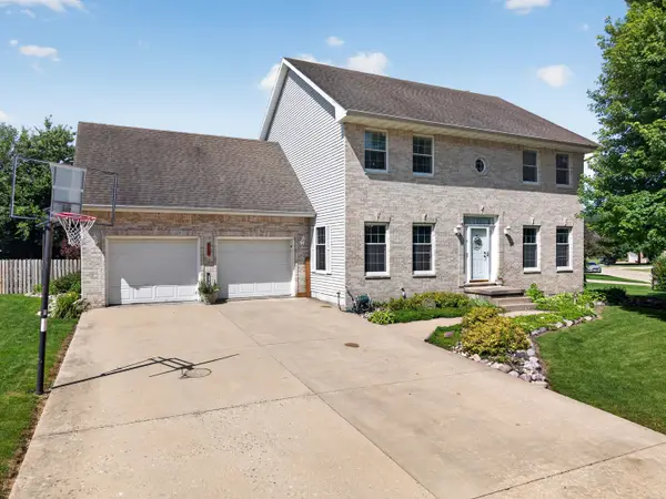 1101 Country Oak Drive, Ottawa, IL 61350