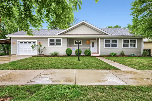 17 Willow Street, Algonquin, IL 60102