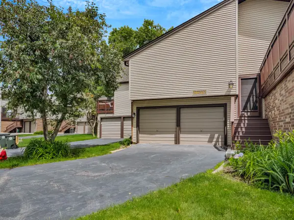 29W337 White Oak Drive, Warrenville, IL 60555