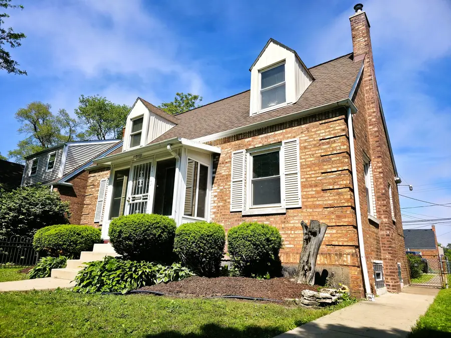 10055 S Oglesby Avenue, Chicago, IL 60617 - #2