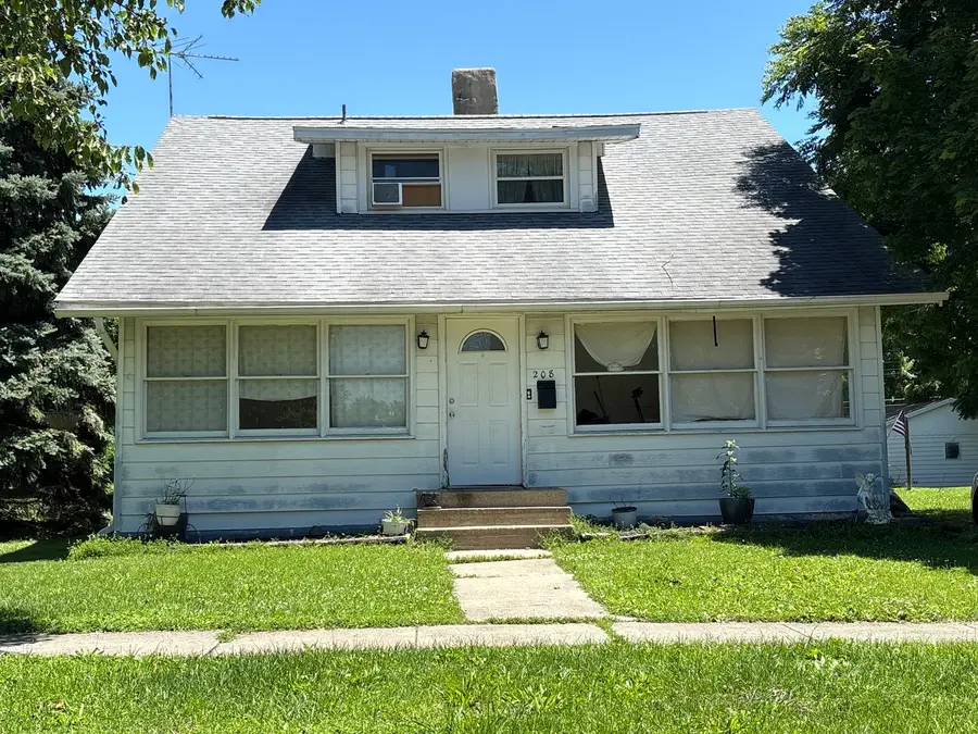 208 N Wood Street, Gibson City, IL 60936 - #2