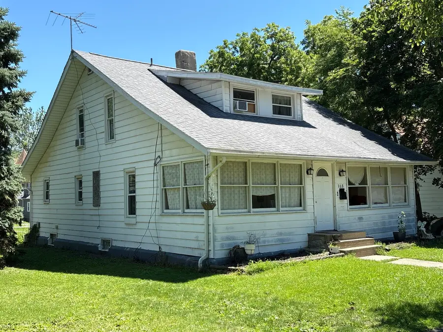 208 N Wood Street, Gibson City, IL 60936 - #3