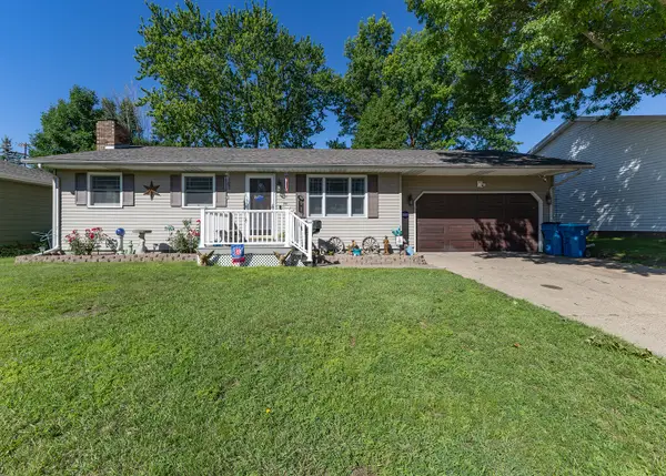 911 6th Avenue, Camanche, IA 52730