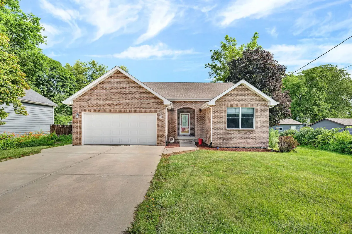 307 W Main Street, Gardner, IL 60424 - #1