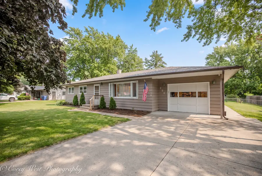 220 Swanson Road, Sycamore, IL 60178 - #3