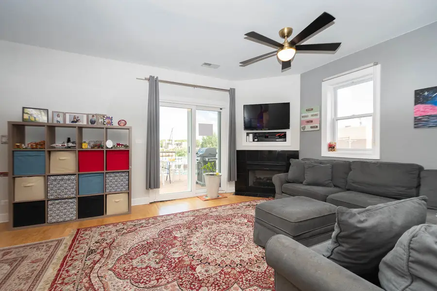 6051 N Mozart Street #4, Chicago, IL 60659 - #3