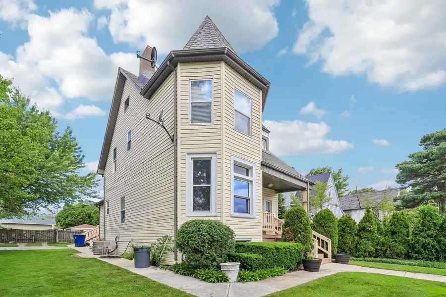 2134 Grove Avenue, North Chicago, IL 60064 - #3