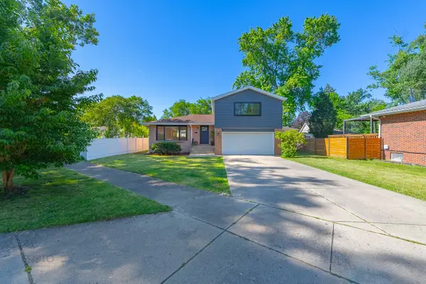 2405 Avondale Avenue, Park Ridge, IL 60068