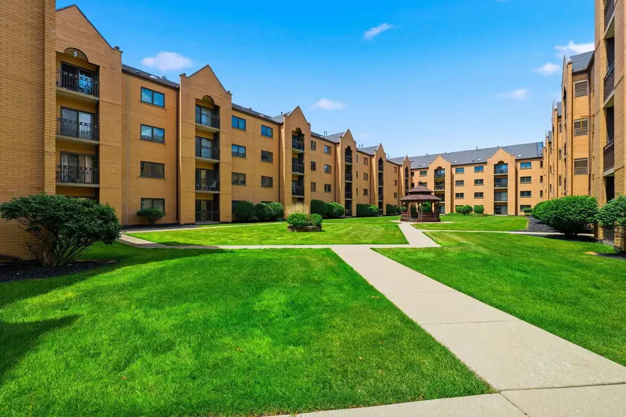 7420 W Lawrence Avenue #409, Harwood Heights, IL 60706 - #2
