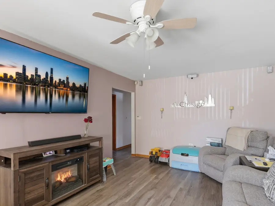 244 S Circle Drive, Addison, IL 60101 - #2