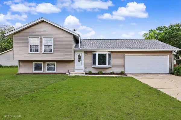 30w281 Heather Court, Warrenville, IL 60555