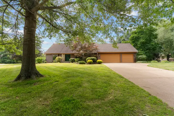 7521 Carriage Court, Bettendorf, IA 52722