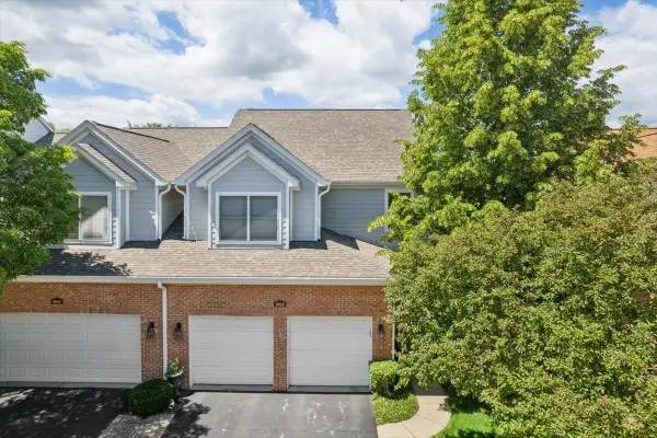 9040 Falcon Greens Drive, Crystal Lake, IL 60014