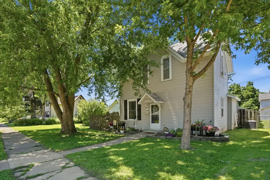2626 N 3rd Street, Clinton, IA 52732 - #2