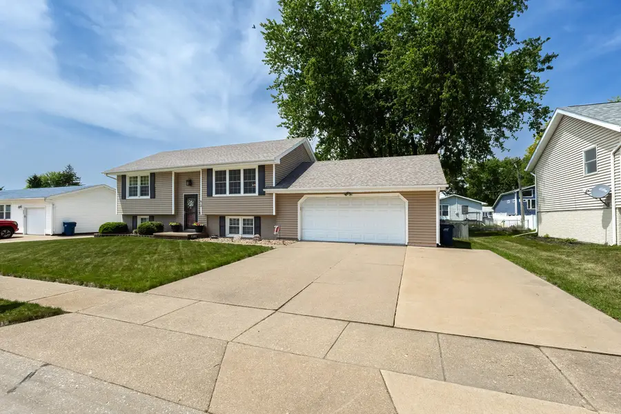 612 N 6th Street, Eldridge, IA 52748 - #2