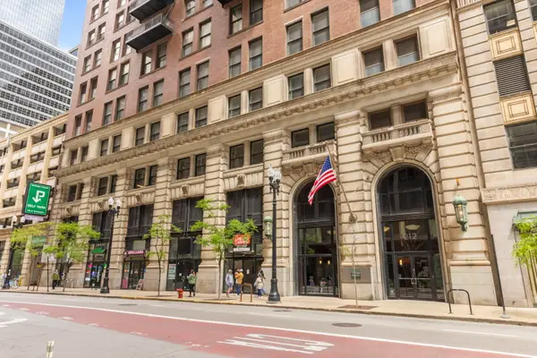 212 W Washington Avenue #1508, Chicago, IL 60606