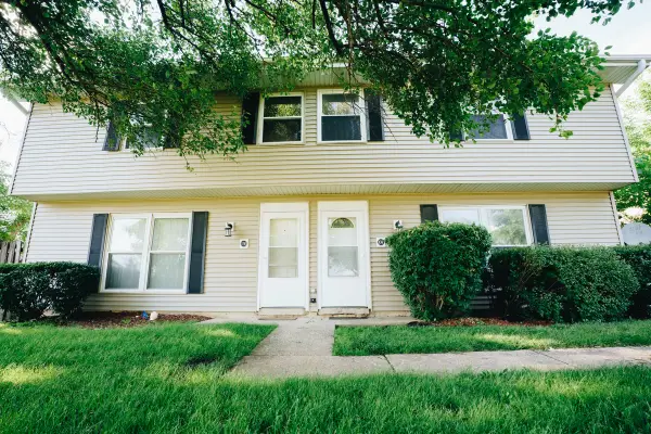 10W Fernwood Drive, Bolingbrook, IL 60440