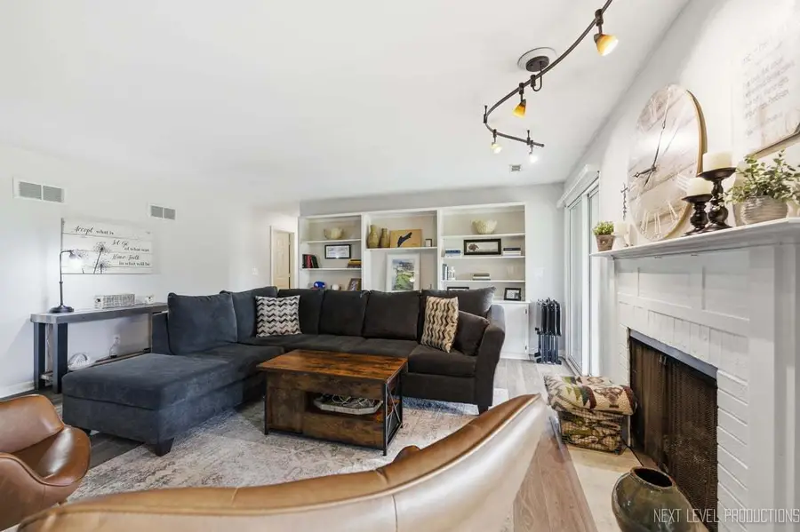 117 Dunham Place Common #117, Saint Charles, IL 60174 - #3