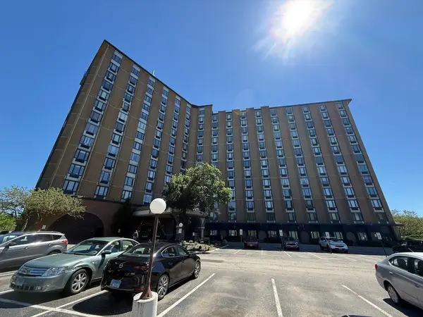1 Renaissance Place #215, Palatine, IL 60067