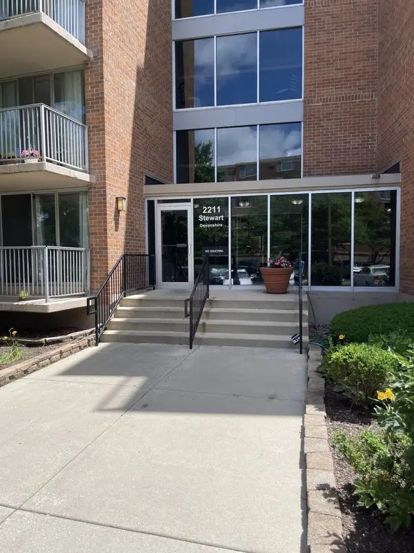 2211 S Stewart Avenue #1C, Lombard, IL 60148