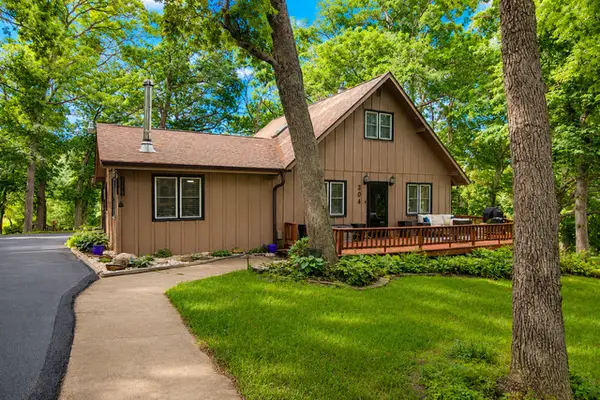 304 Wild Cherry Drive, Dixon, IL 61021