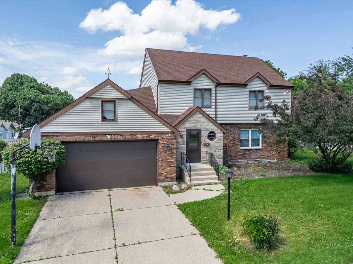1300 Wolff Avenue, Elgin, IL 60123 - #1