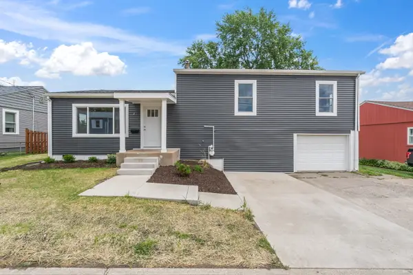 4 Riverview Lane, Bettendorf, IA 52722