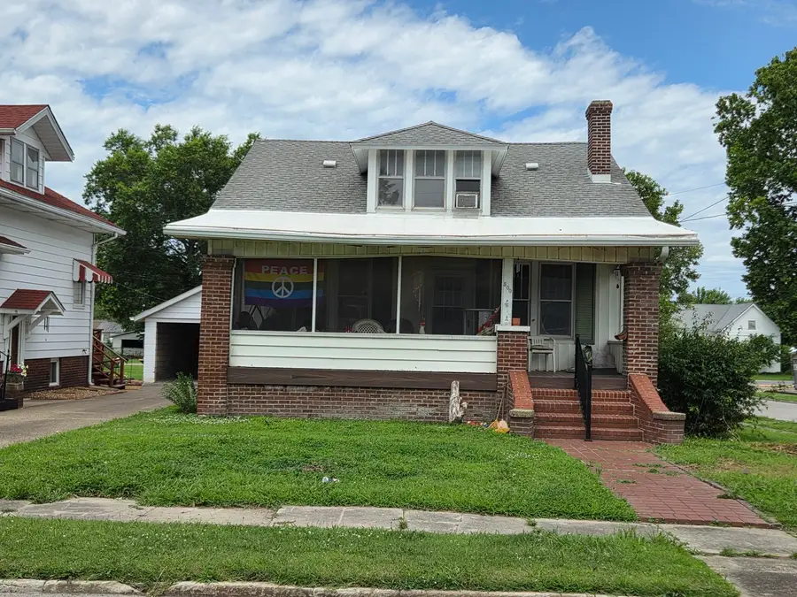 500 W Sloan Street, Harrisburg, IL 62946 - #3