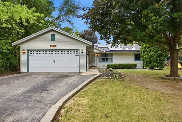 126 NE Queensbury Place Ne, Poplar Grove, IL 61065