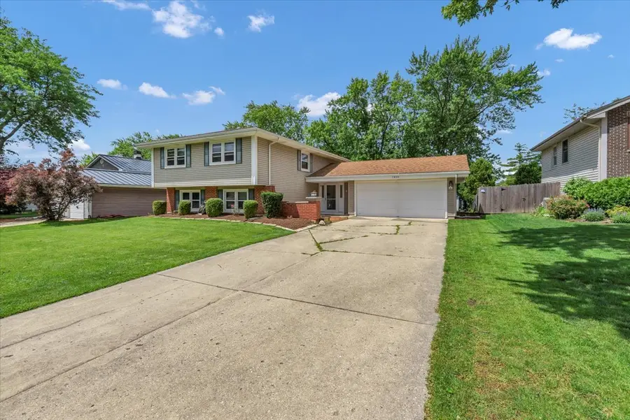 1820 Claremont Road, Hoffman Estates, IL 60169 - #2