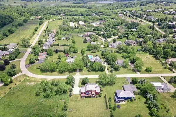 8507 Country Shire Lane, Spring Grove, IL 60081