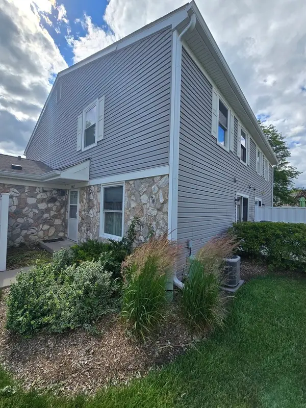 1067 Glouchester Harbor, Schaumburg, IL 60193