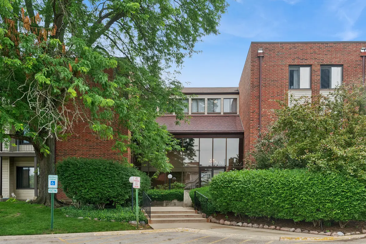 3070 Pheasant Creek Drive #106, Northbrook, IL 60062 - #1