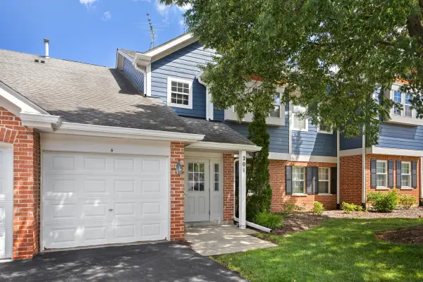201 Charleston Court #3, Schaumburg, IL 60193