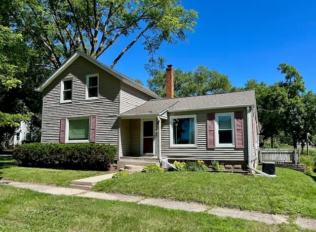 204 E 6th Street, Pecatonica, IL 61063 - #1