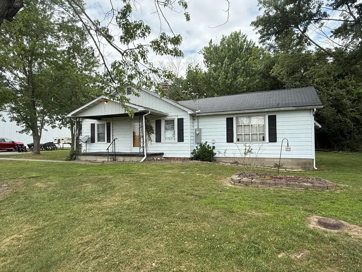 810 W Longstreet Road, Marion, IL 62959 - #1