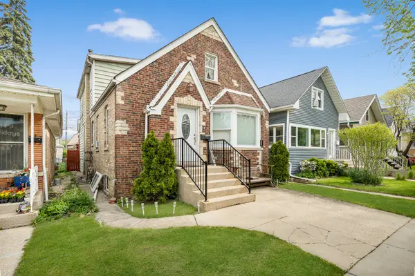 4918 W Winnemac Avenue, Chicago, IL 60630