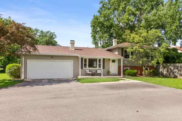 5s481 Glenoban Drive, Naperville, IL 60563